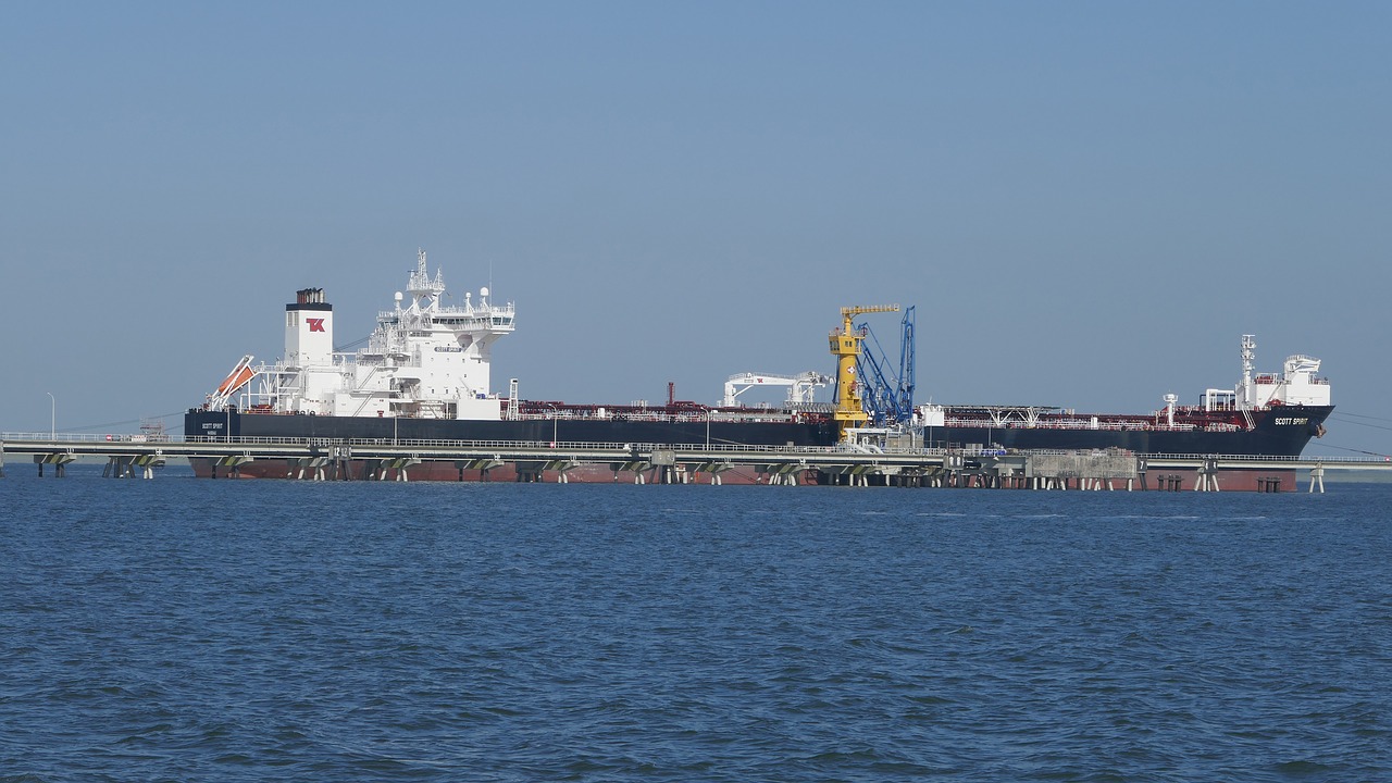 ship  tanker  gas-loading free photo