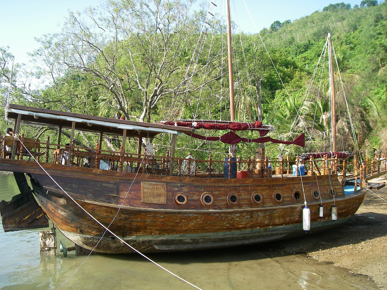 ship boat wreck free photo