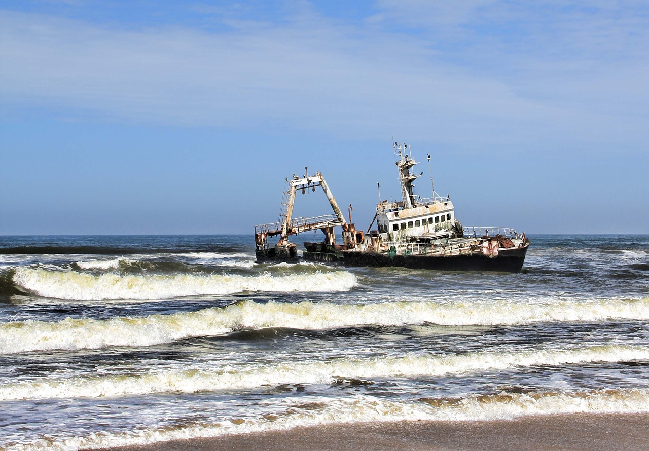 ship wreck sea free photo