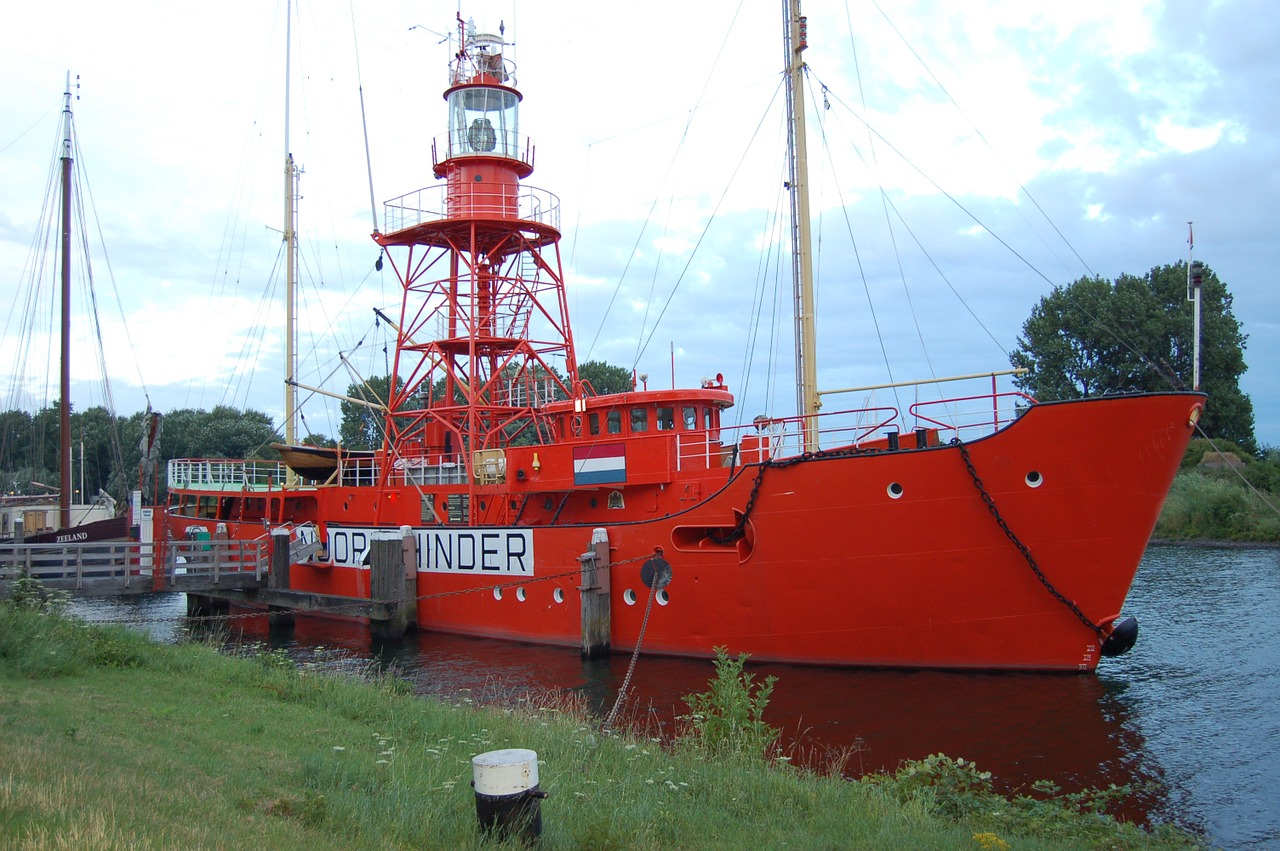 ship beacon red free photo