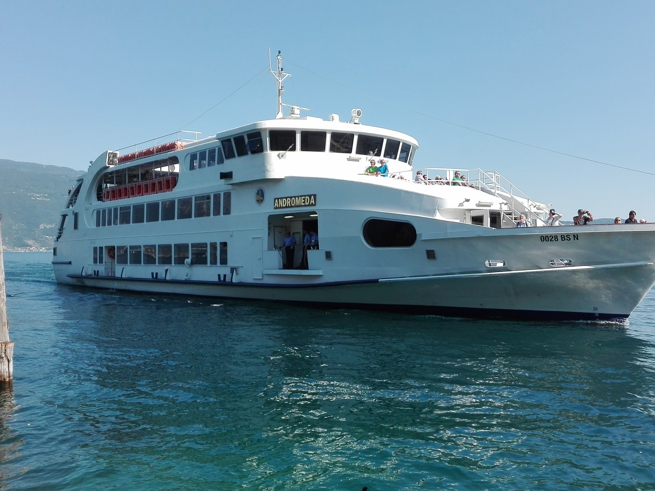 ship on the lake garda italy water free photo