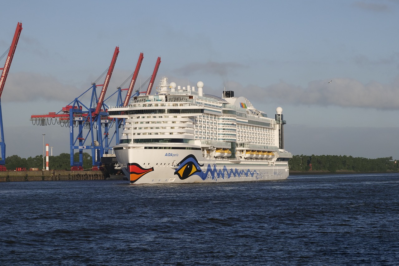 shipping  cruise ship  cruises free photo