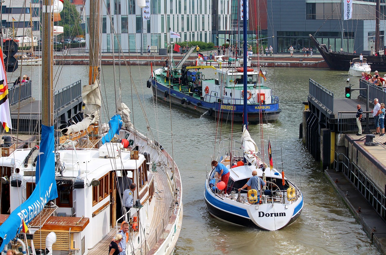 ships sailing boats lock free photo