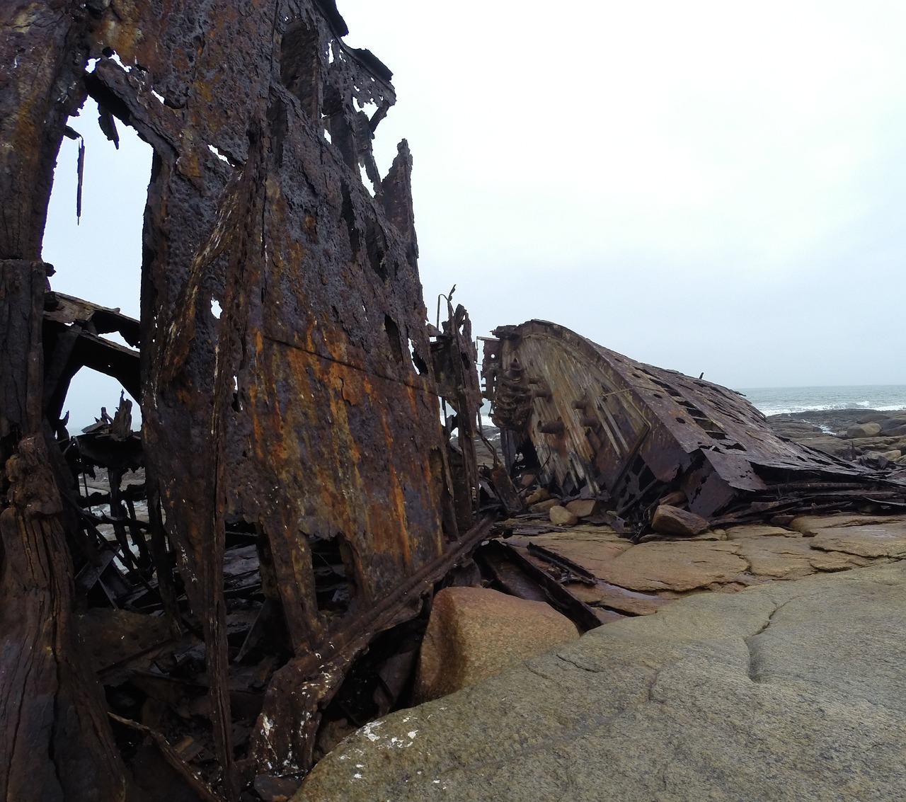 shipwreck desolate rust free photo