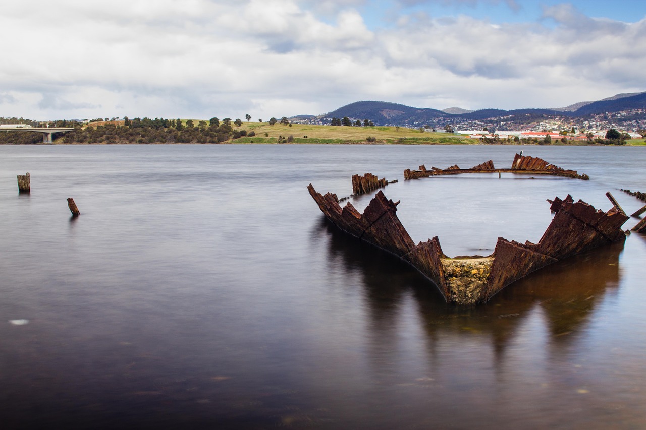 shipwreck water river free photo