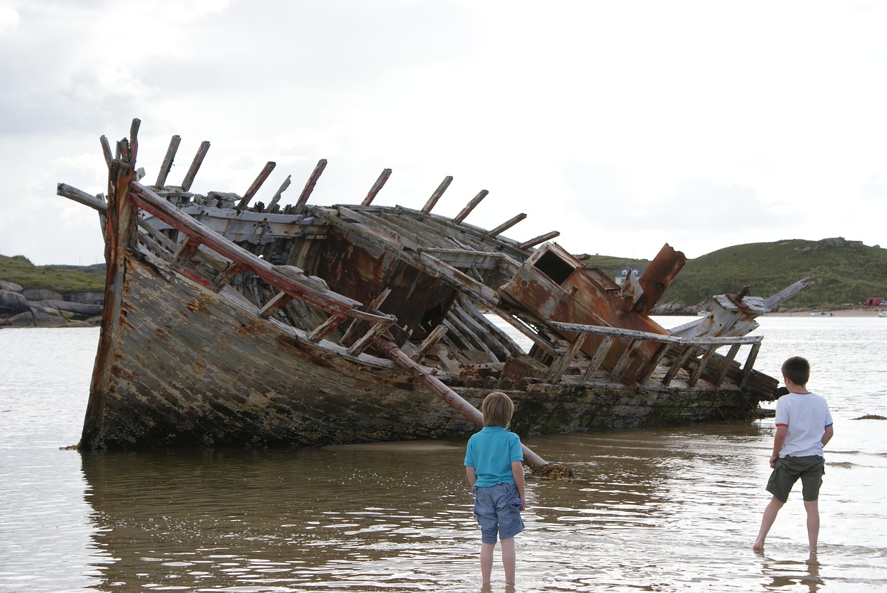 shipwreck boat sea free photo