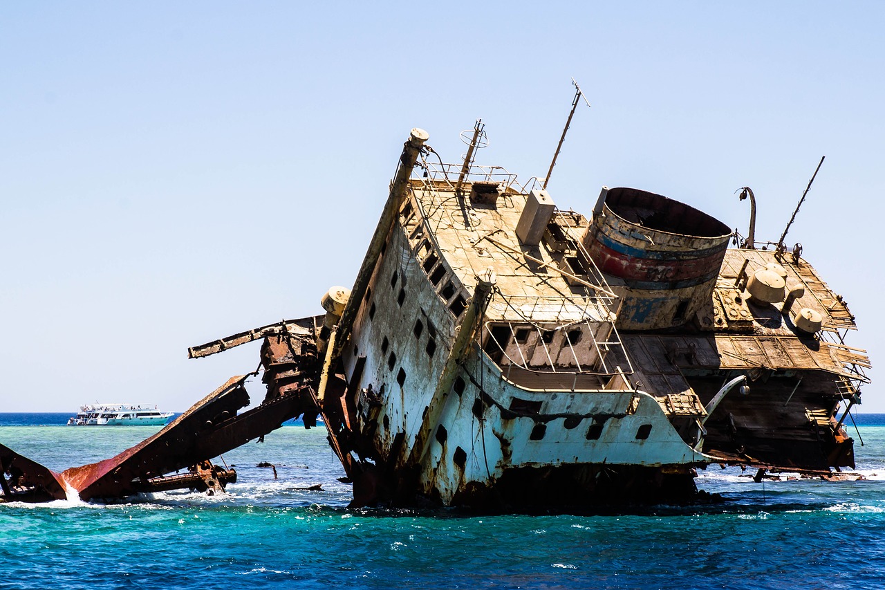 shipwreck sea sunken free photo