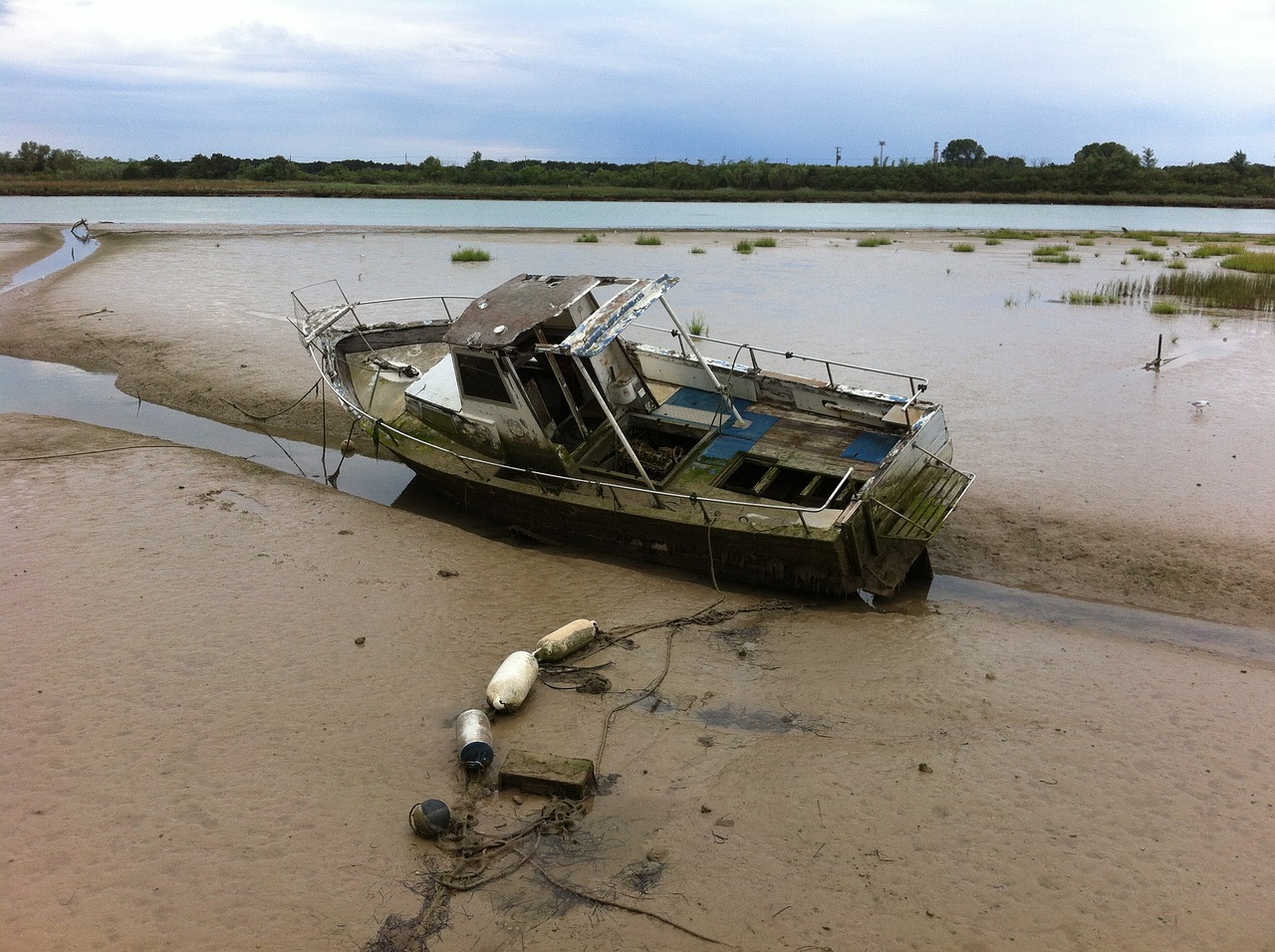 shipwreck river waters free photo