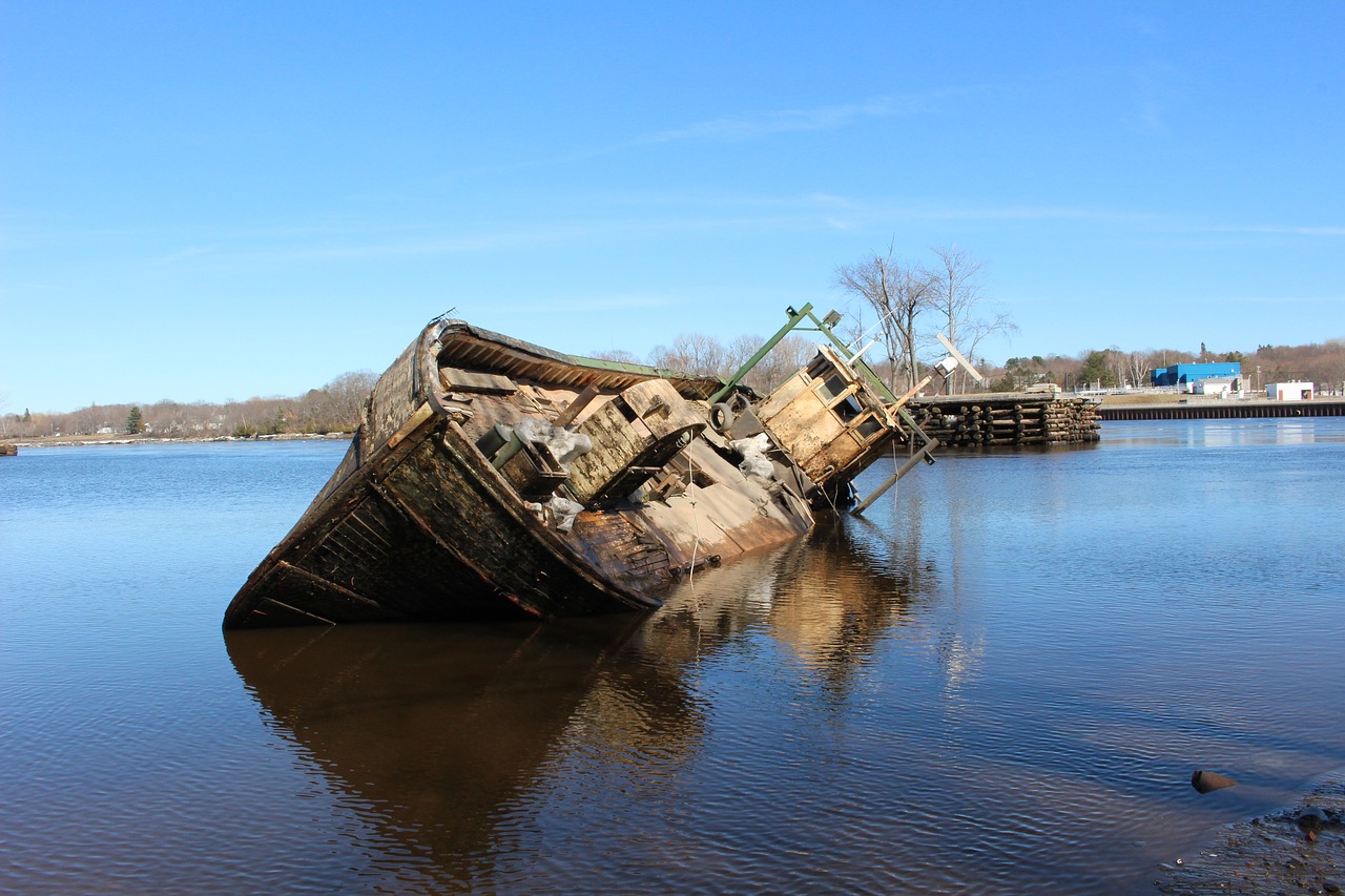 shipwreck  boats  wreck free photo