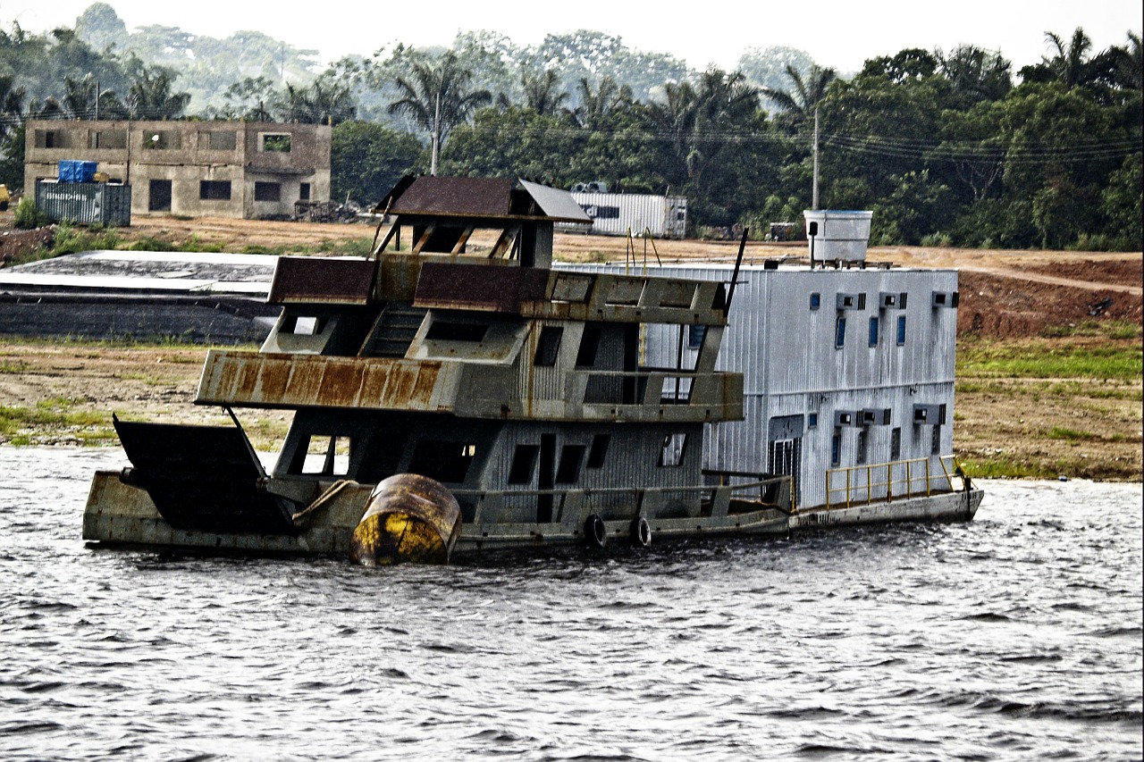 shipwreck amazonas brazil free photo