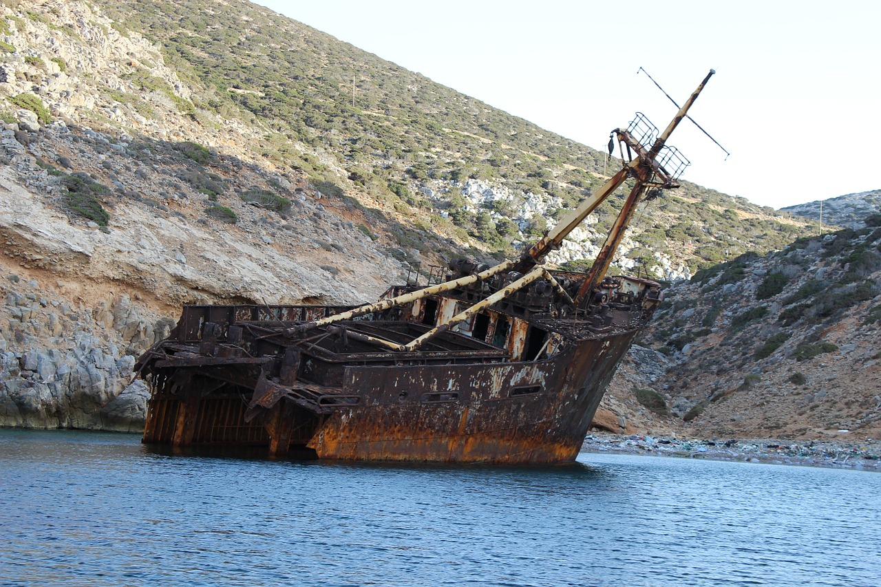 shipwreck sea abandoned ship free photo