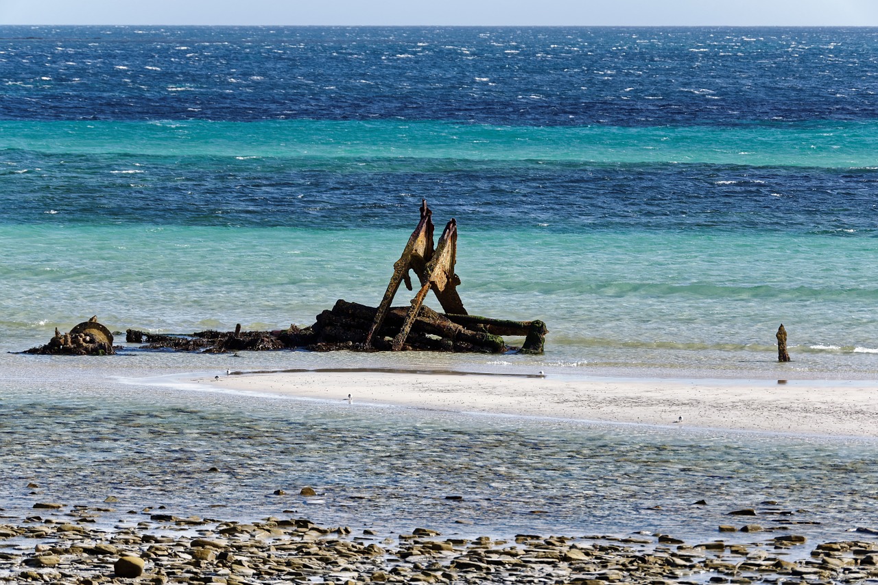 shipwreck sea ocean free photo