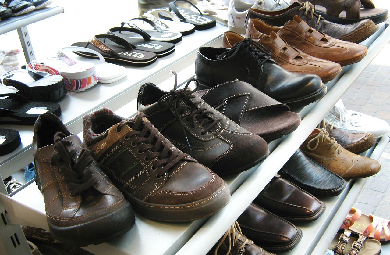 shoes shelf display free photo