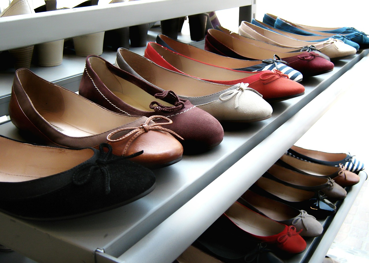 shoes shelf display free photo
