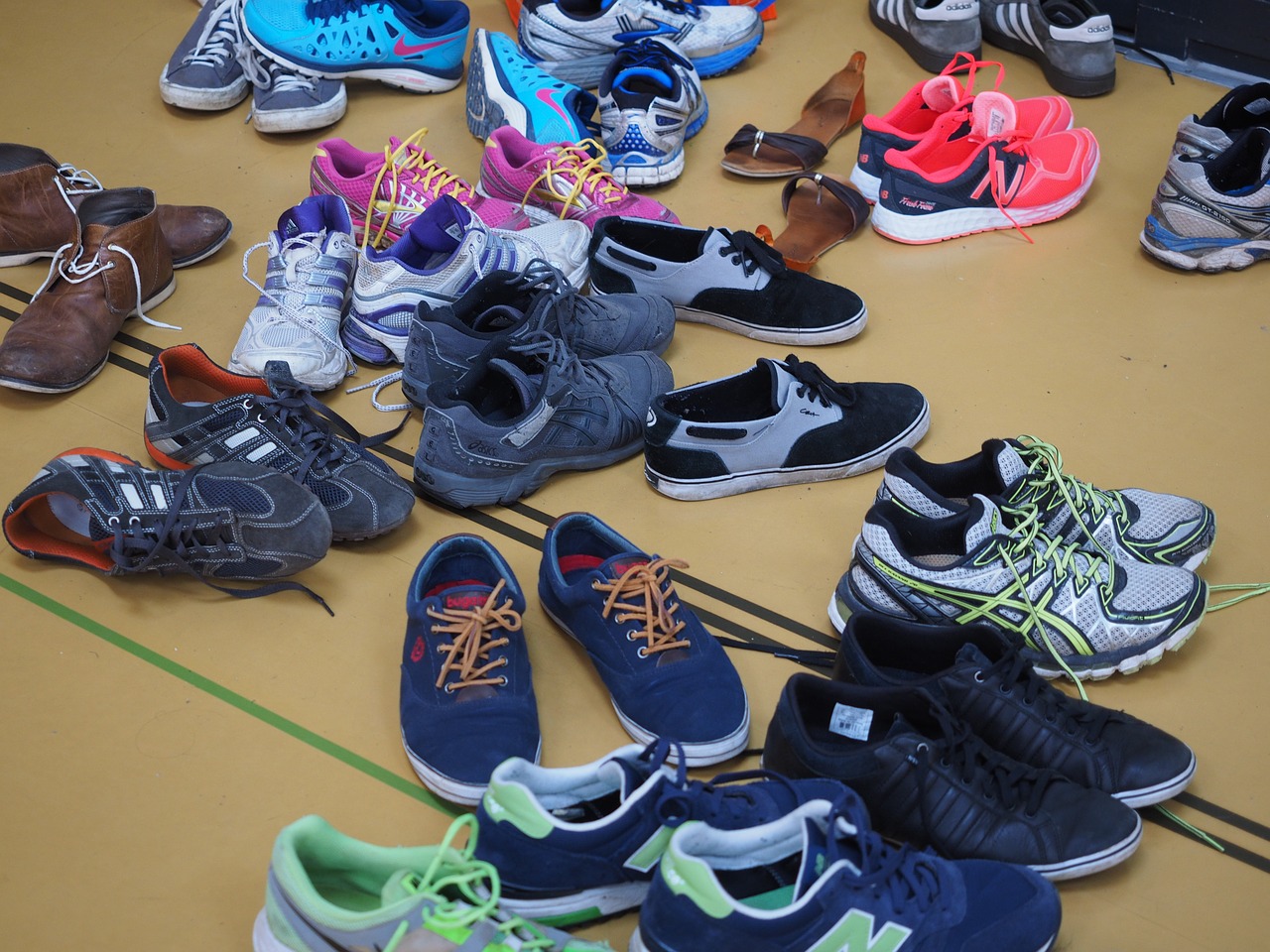 shoes sports shoes running shoes free photo