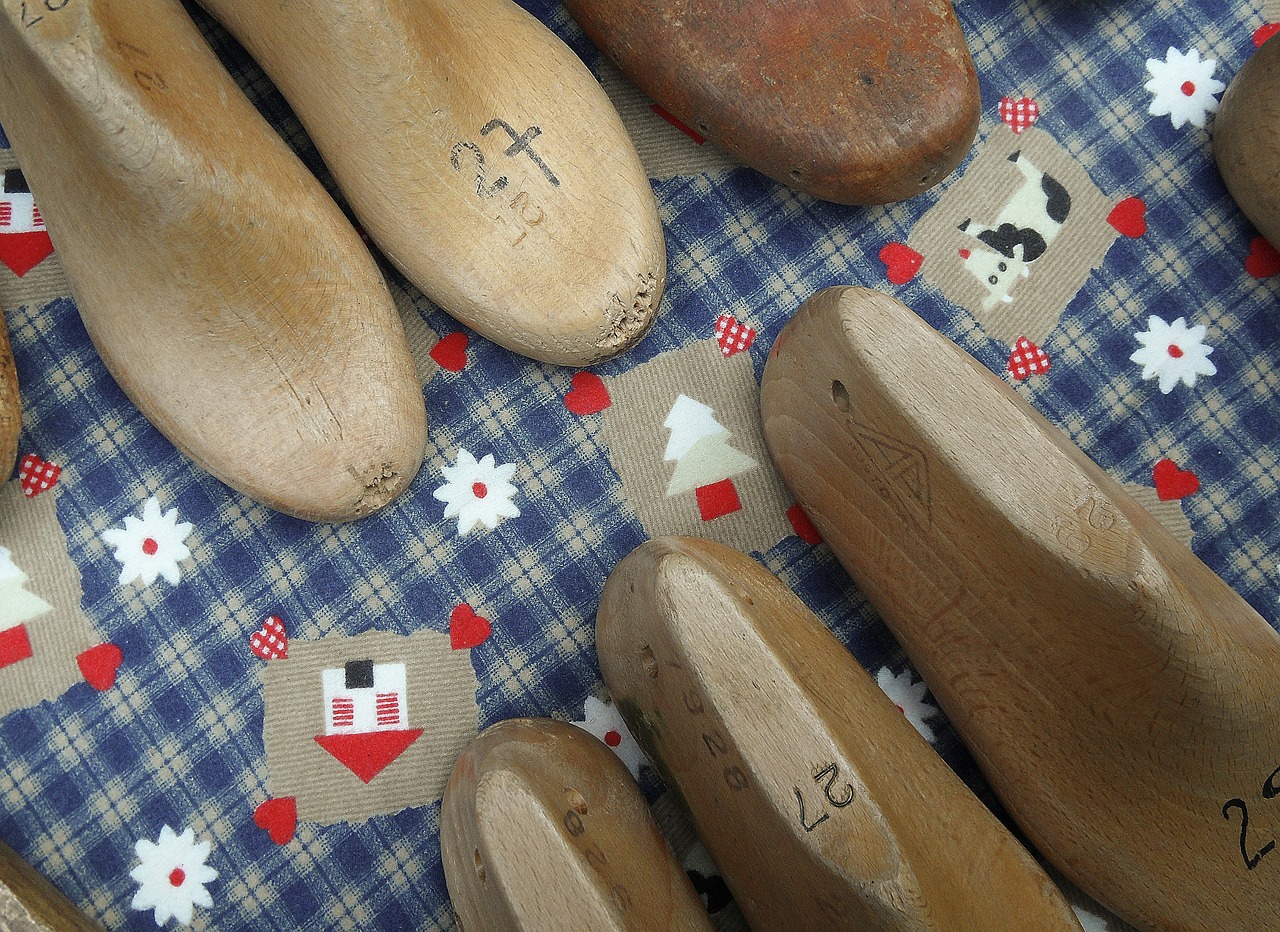 shoes wood feet free photo