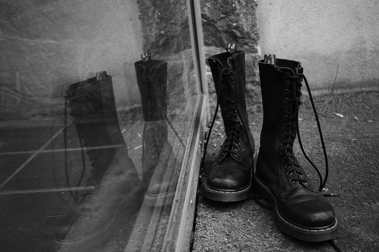shoes boots dr free photo