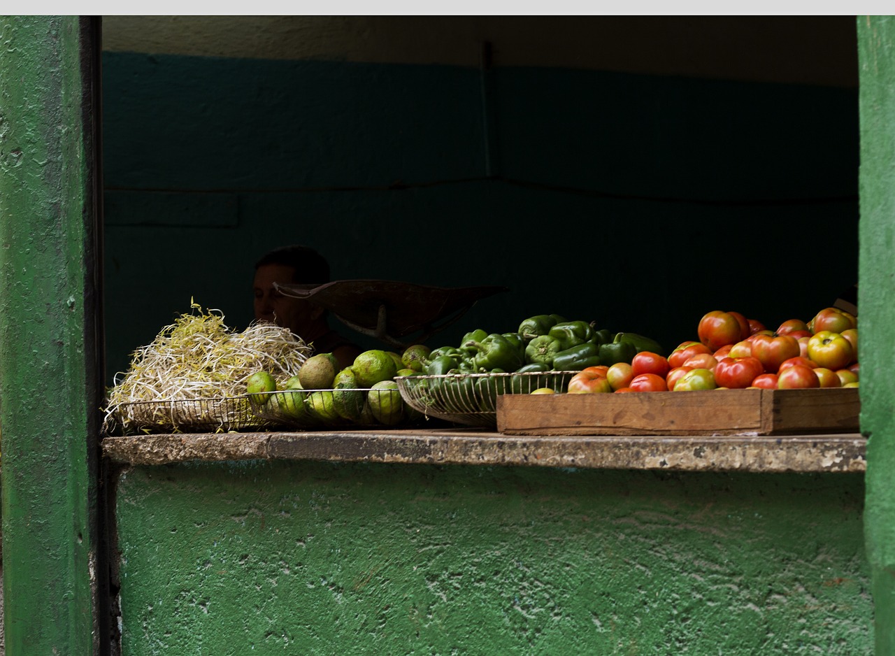 shop cuban  life in cuba  cuba vegetables free photo