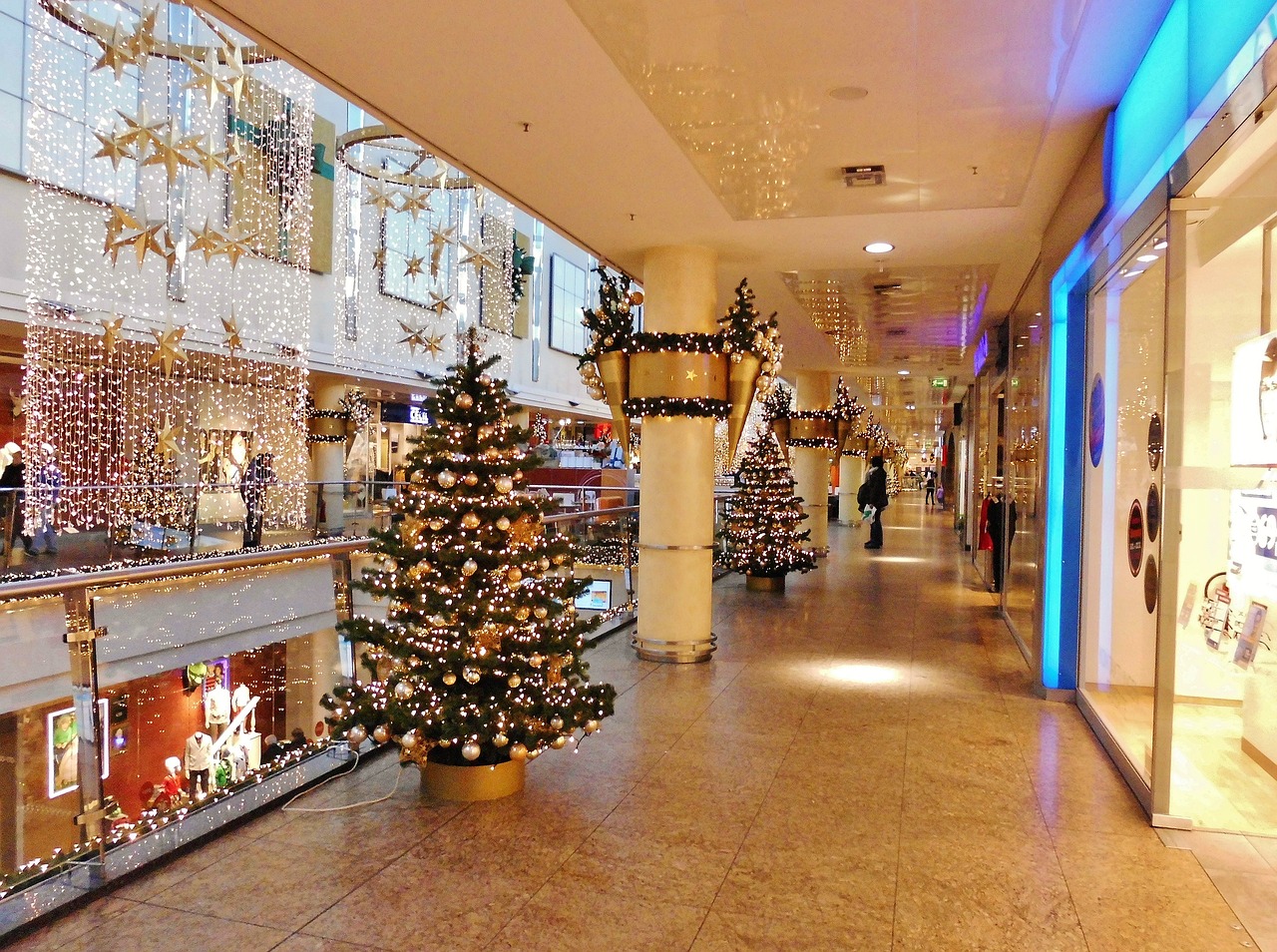 shopping center floor christmas decorations free photo