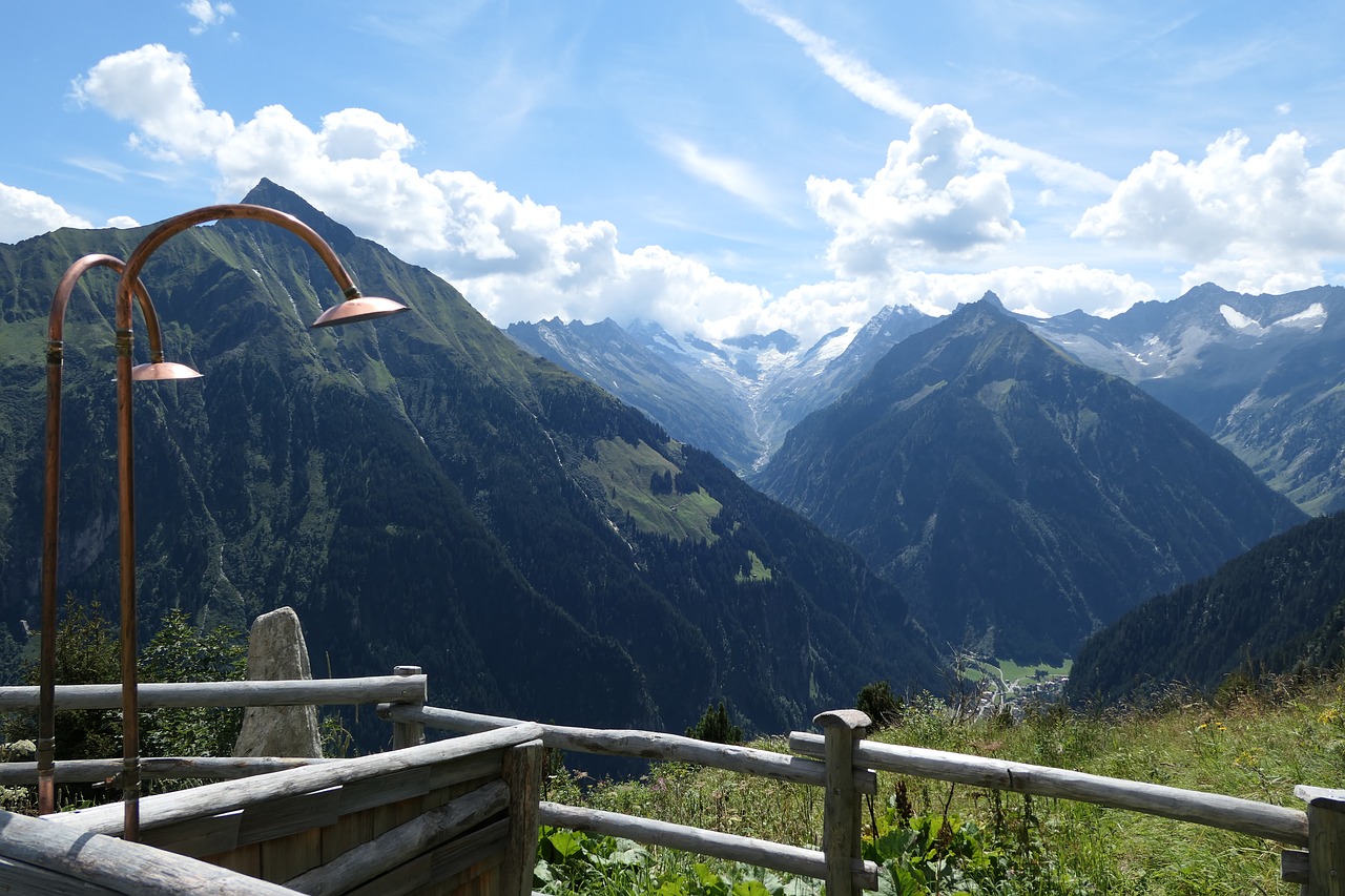 Soul mountain. Перила в горах. Душ в горах. Перила над горами. Горные души валюта.