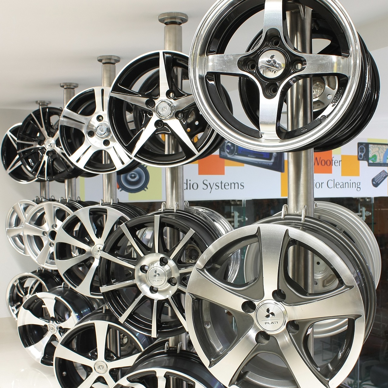 showroom wheel retail free photo