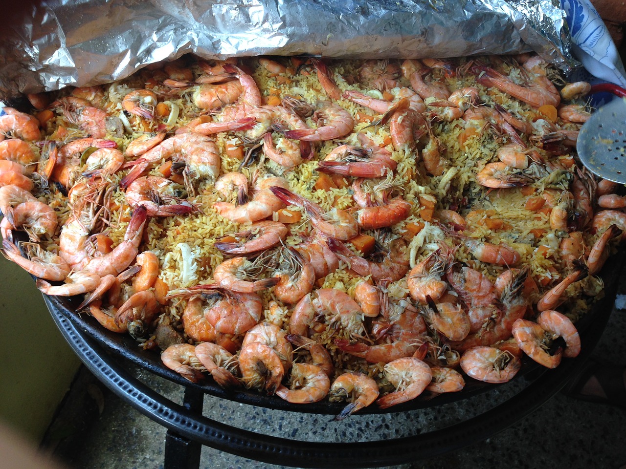 shrimp party paella free photo
