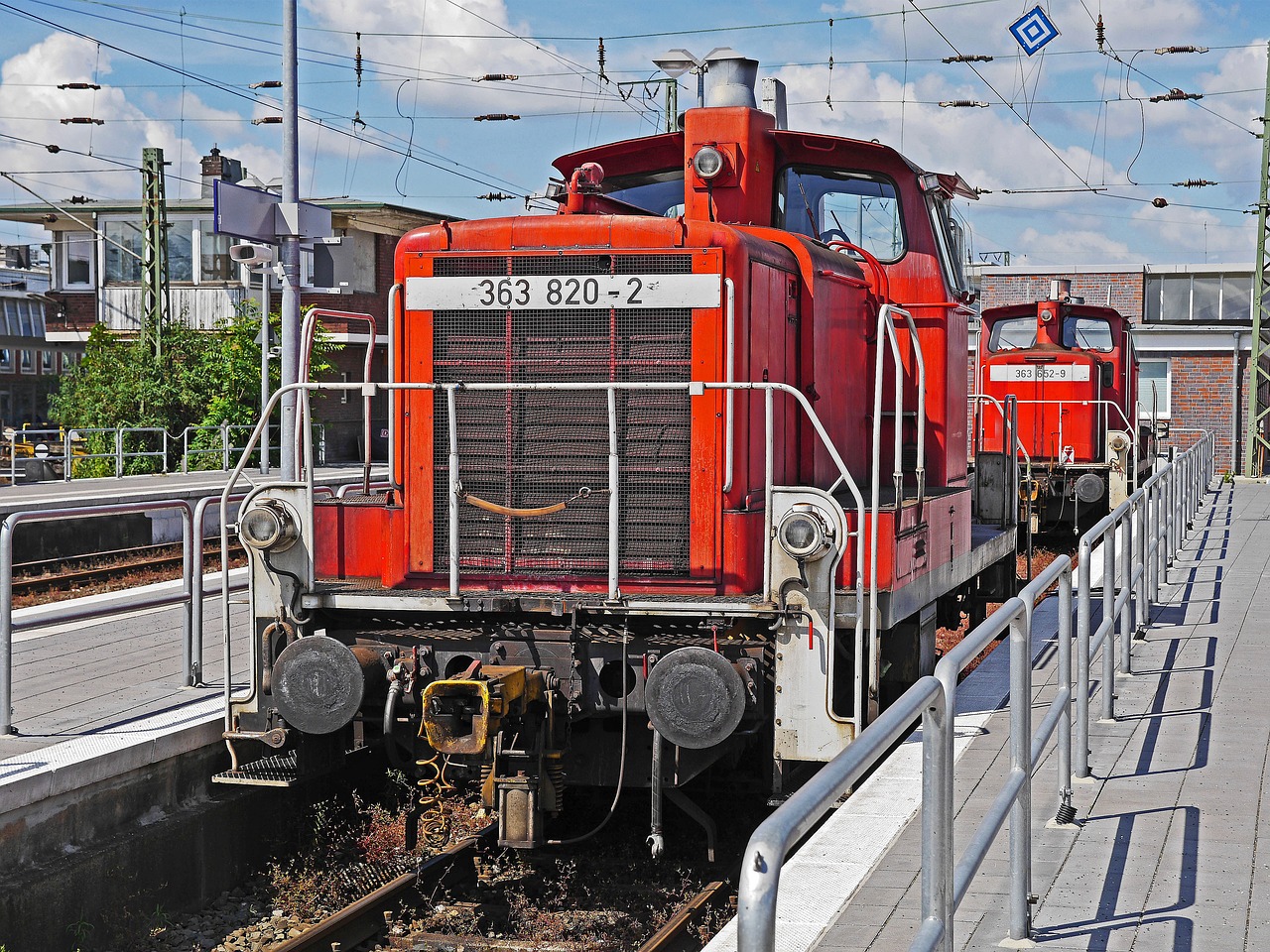 shunting locomotives diesel locomotives turned off free photo