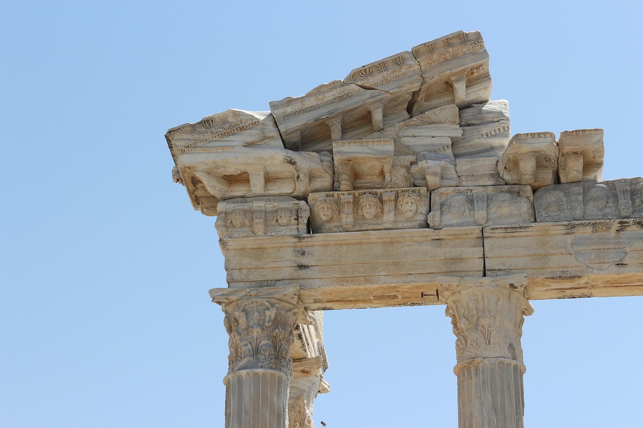 side apollon temple free photo