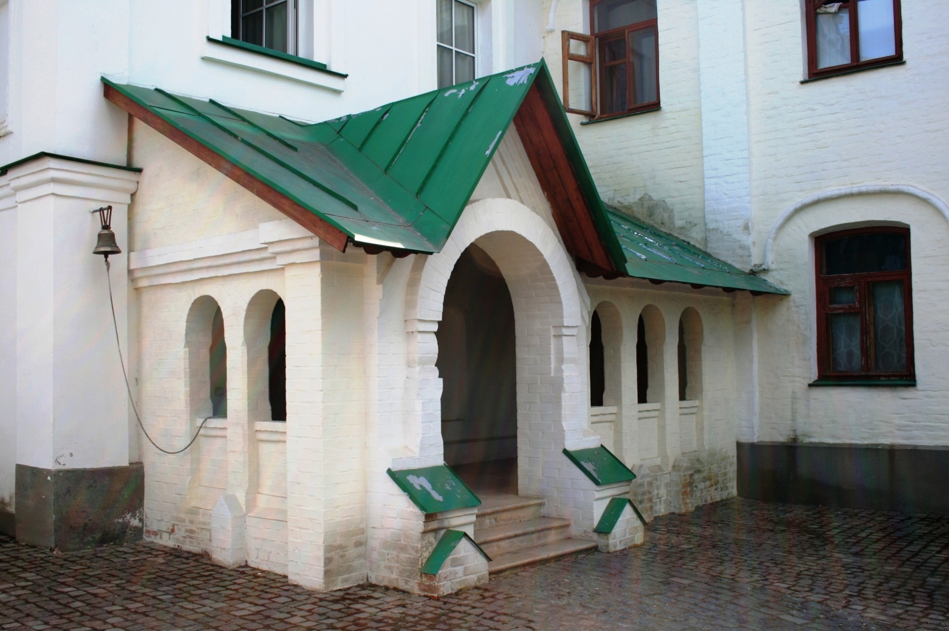 side door protected entrance green roof free photo