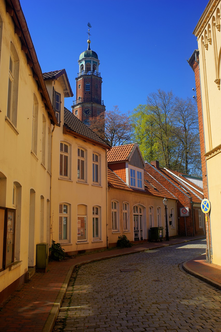 side street  city  historic center free photo