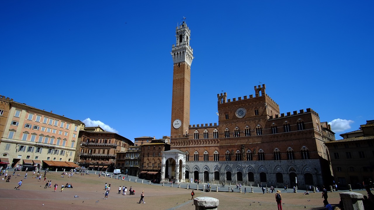 siena  square of the field  tuscany free photo