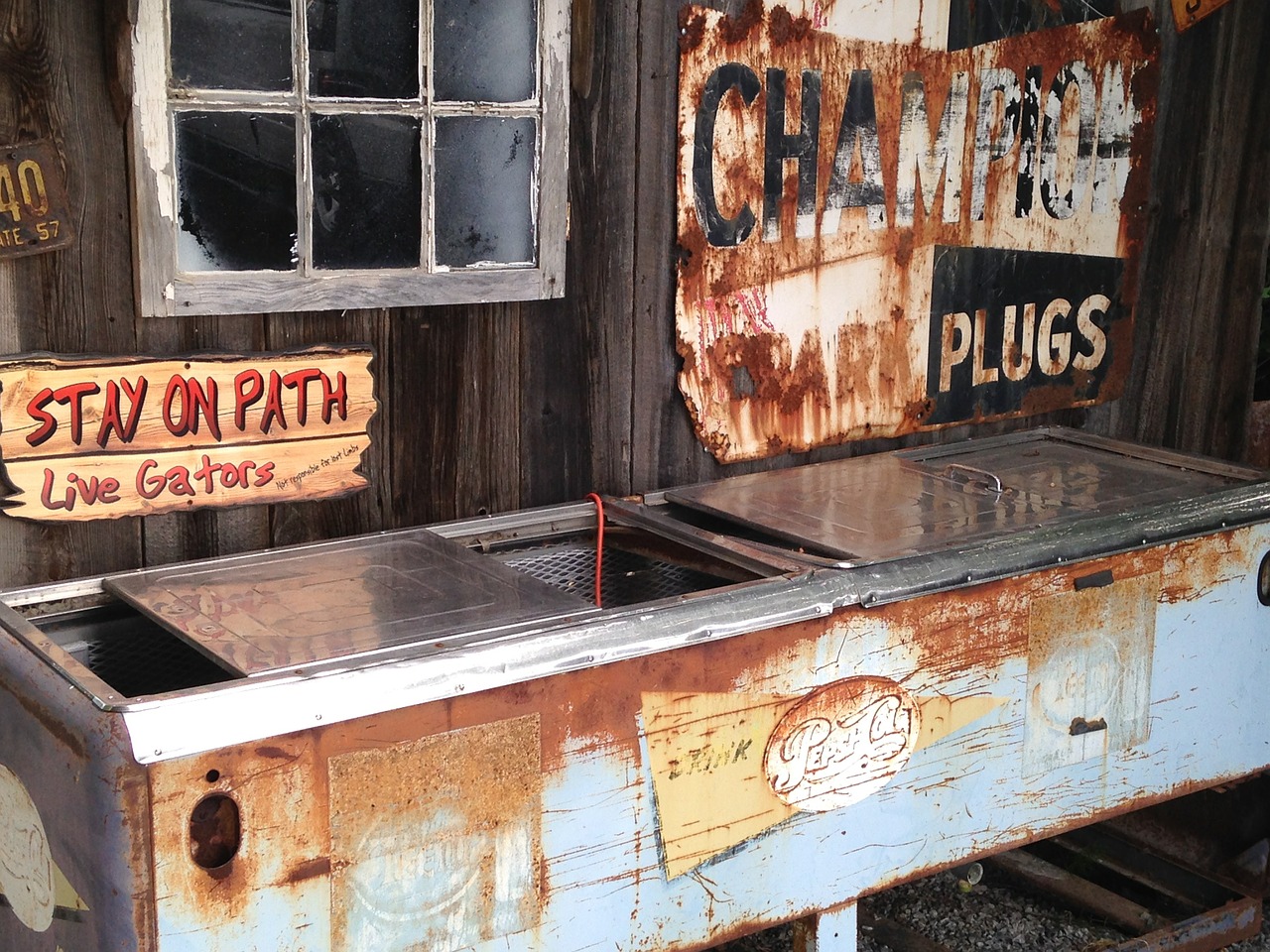 signs rusted freezer free photo