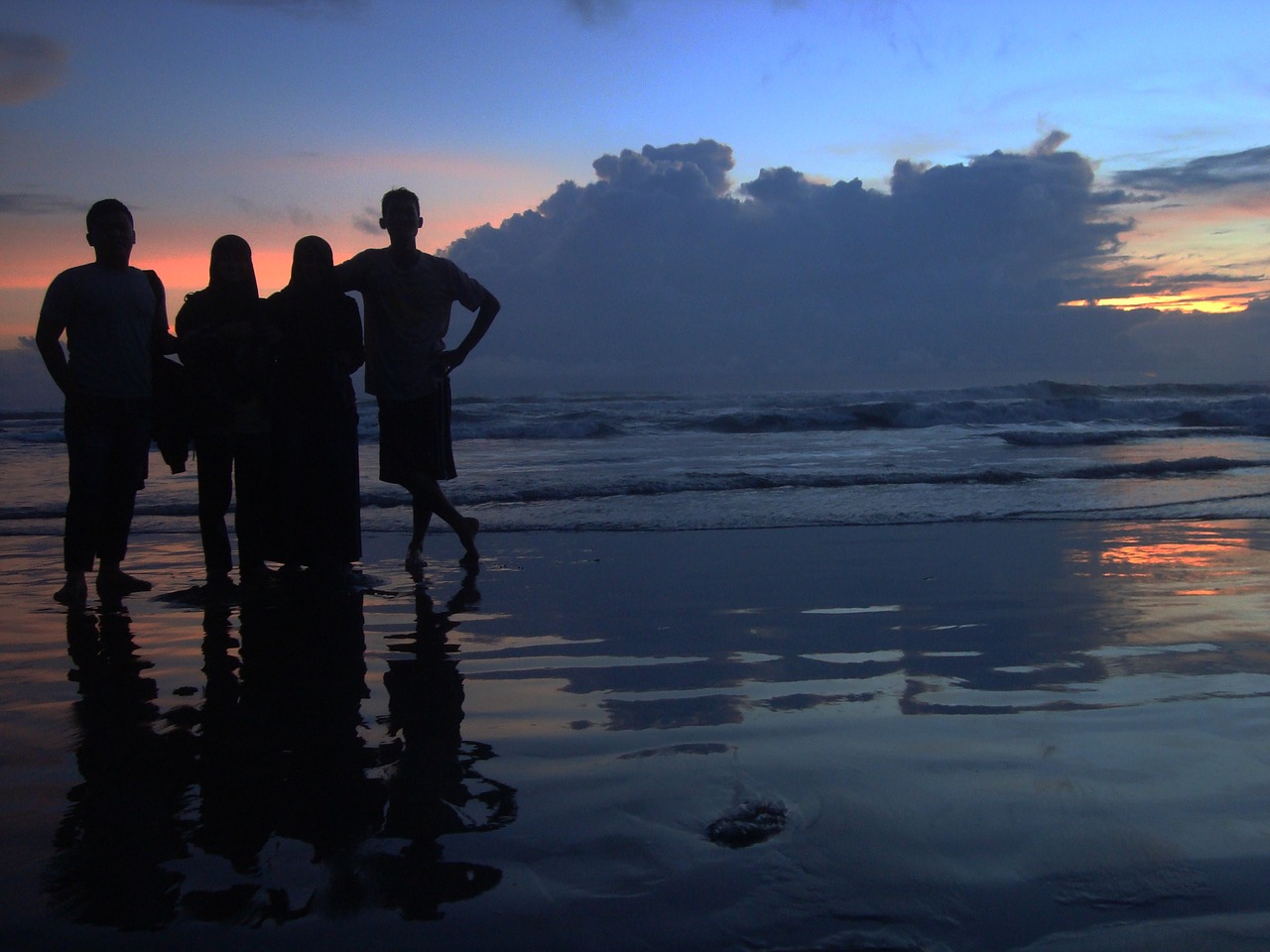 silhouette friends sunset free photo