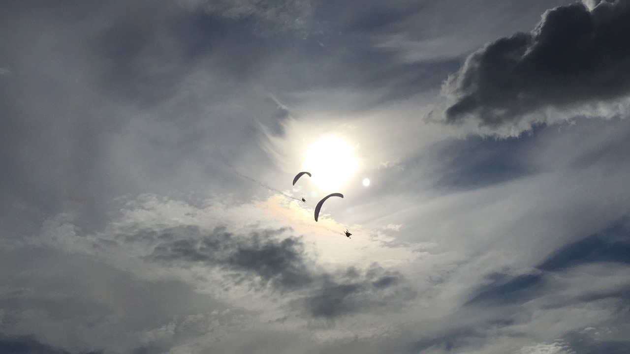 silhouette parachute extreme free photo