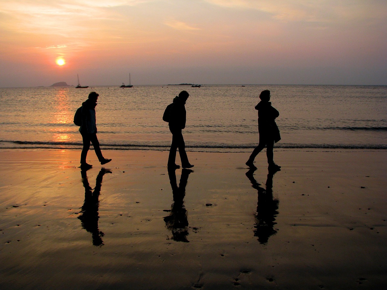 silhouettes spacer coast free photo