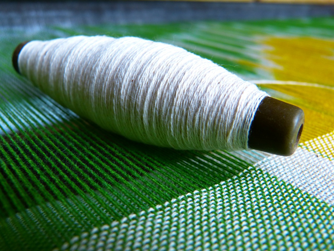silk yarn thread spool free photo