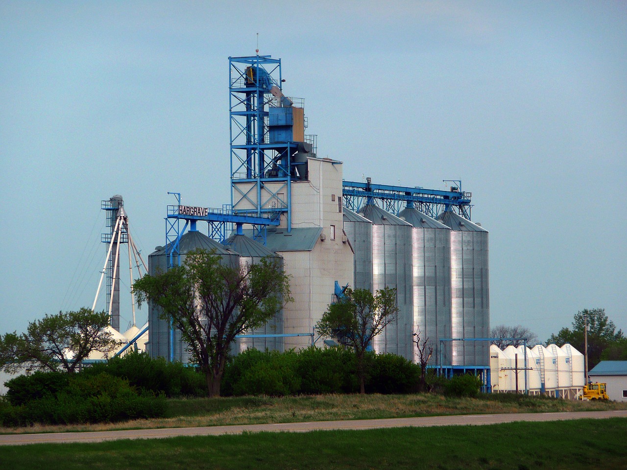 silo grain elevator garner free photo