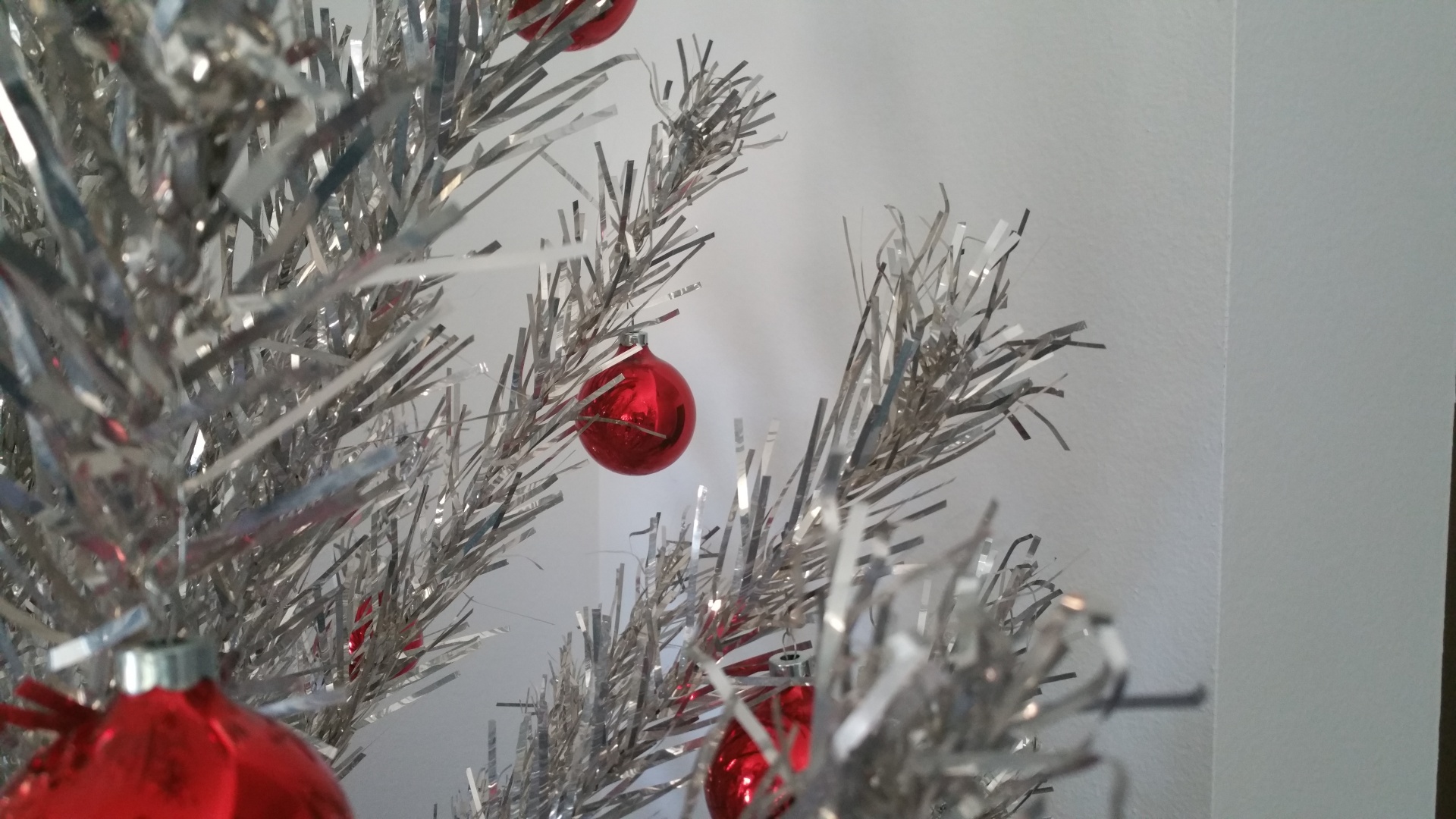 christmas tree aluminum red free photo