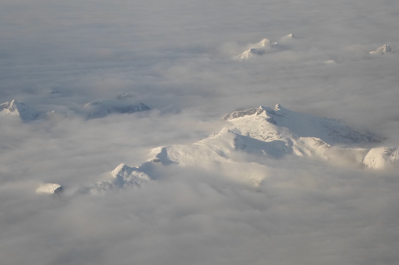 silverthrone mountain canada snow capped free photo
