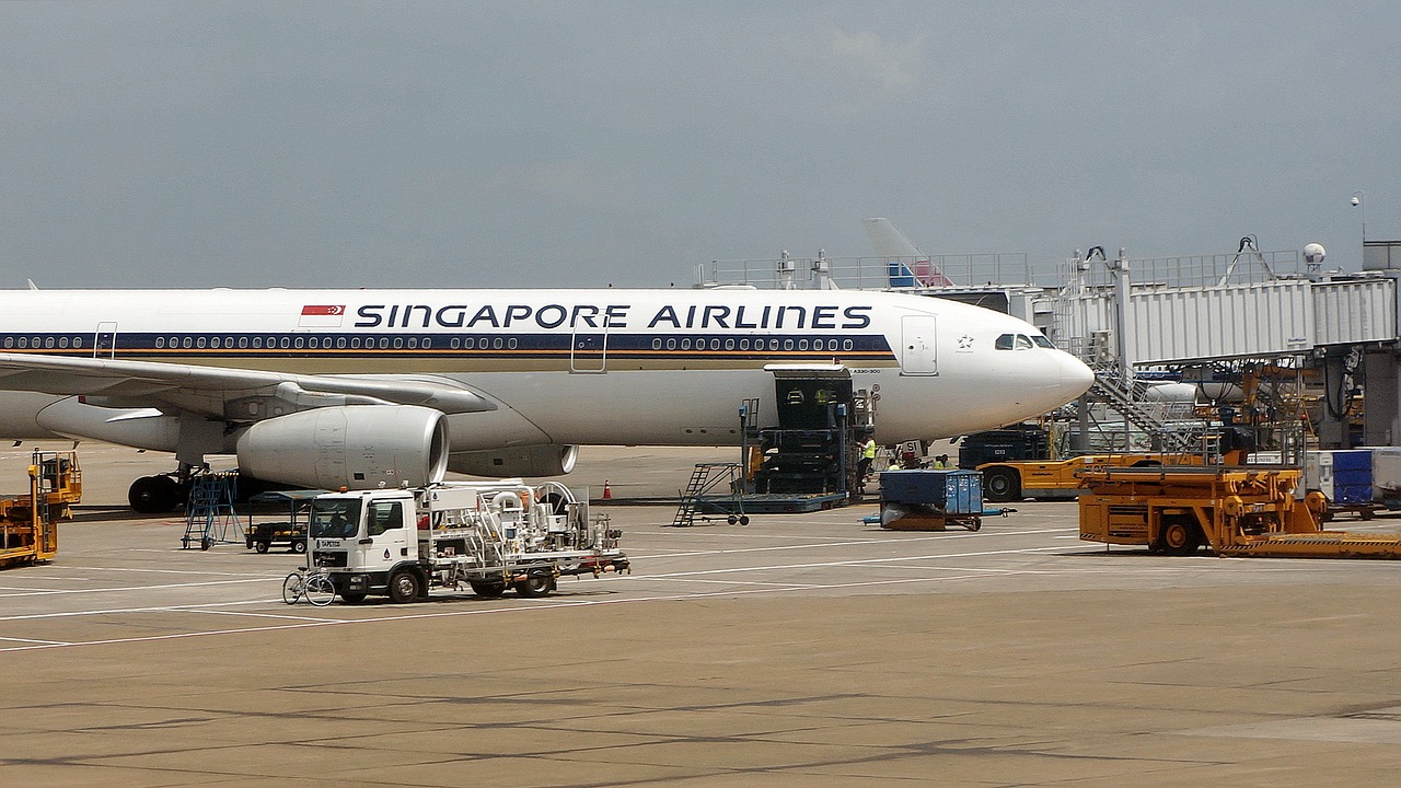 singapore airlines airport aircraft maintenance free photo