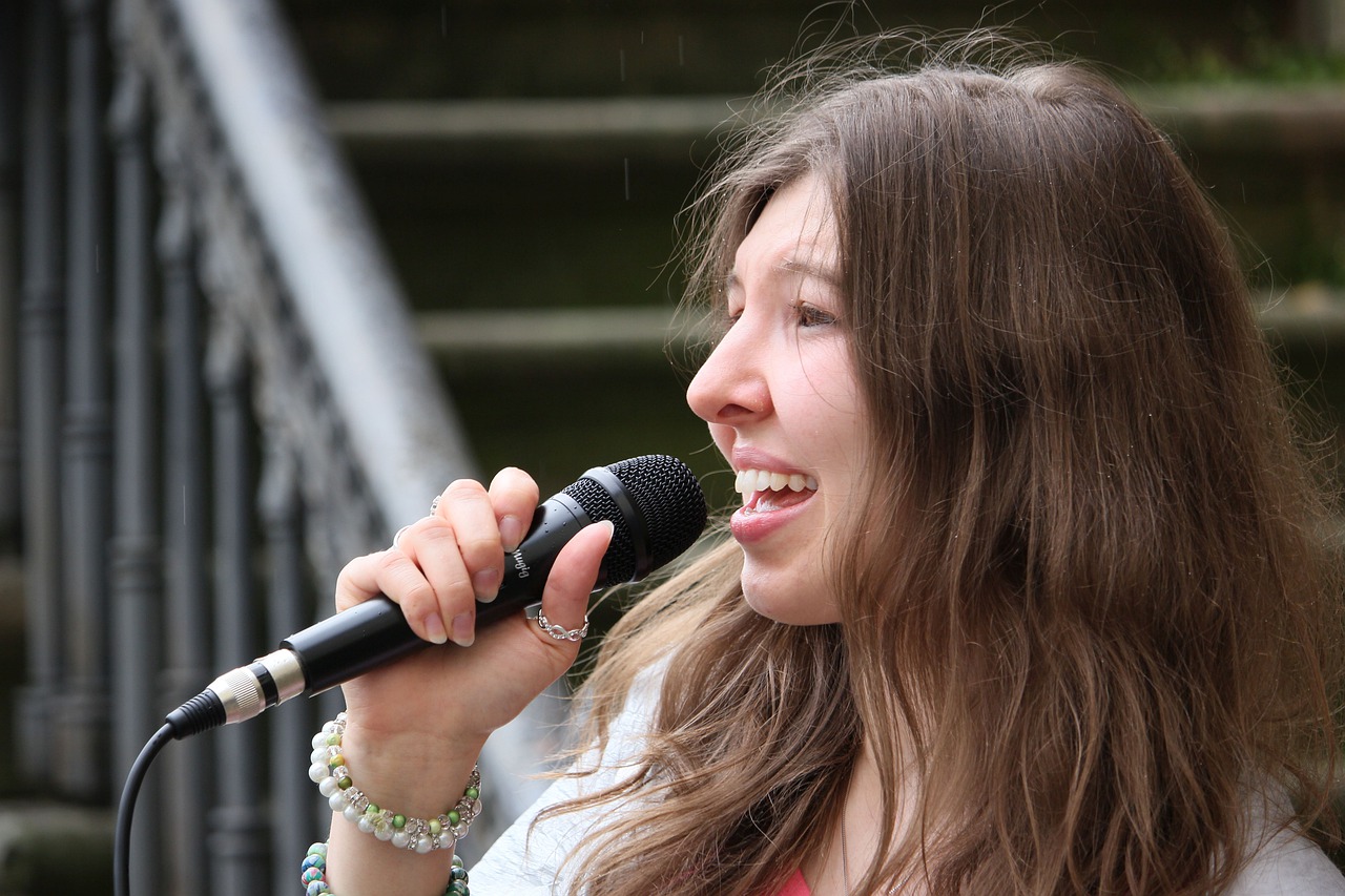 singer  singing  live music free photo
