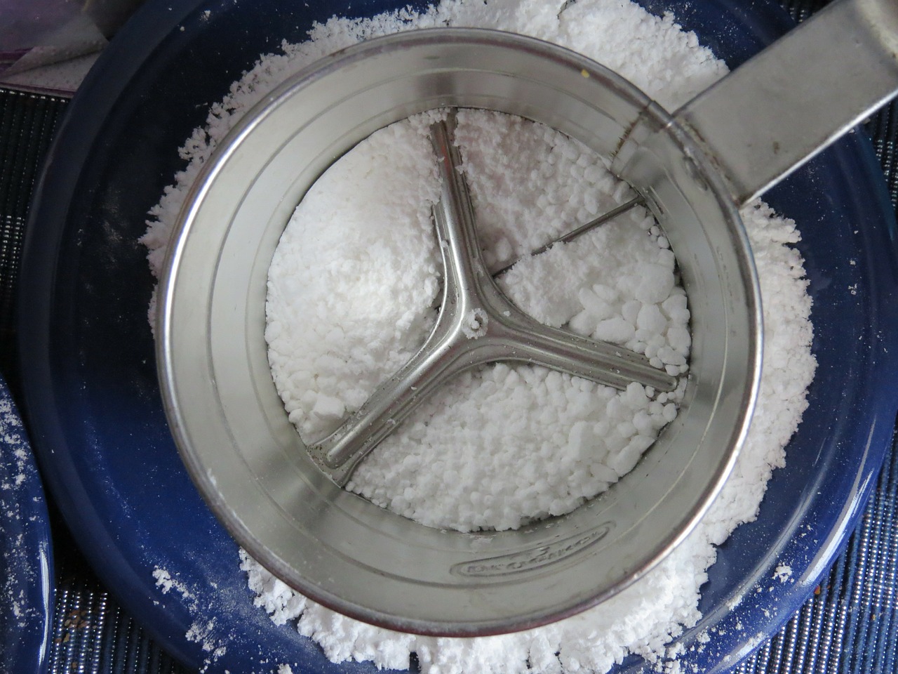 single hand flour sifter icing sugar powdered sugar sieve free photo