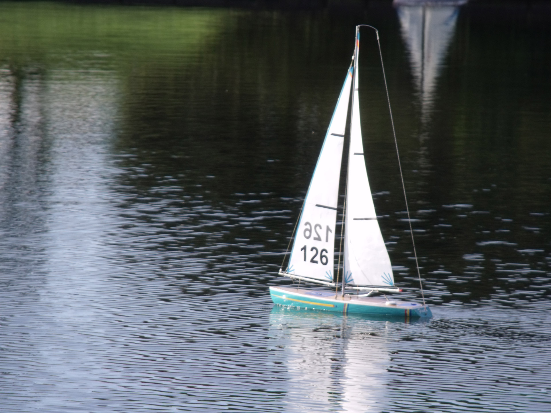 single model sailboat free photo