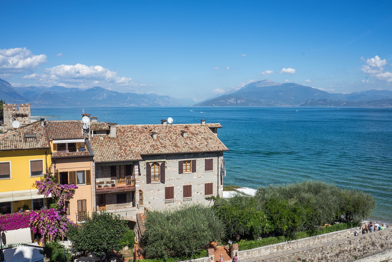 sirmione lake garda architecture free photo