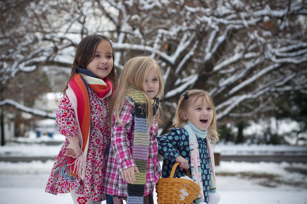 sisters winter snow free photo