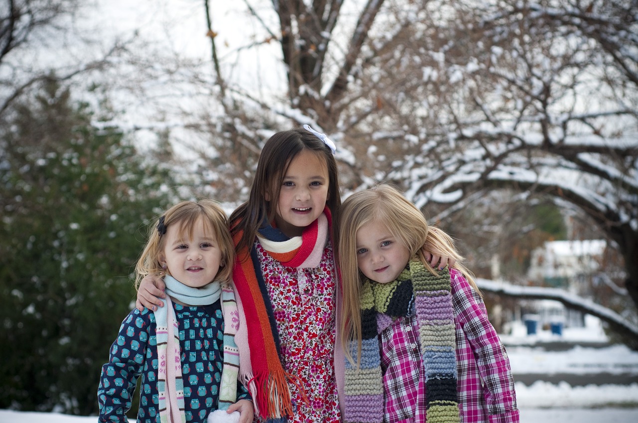 sisters winter snow free photo