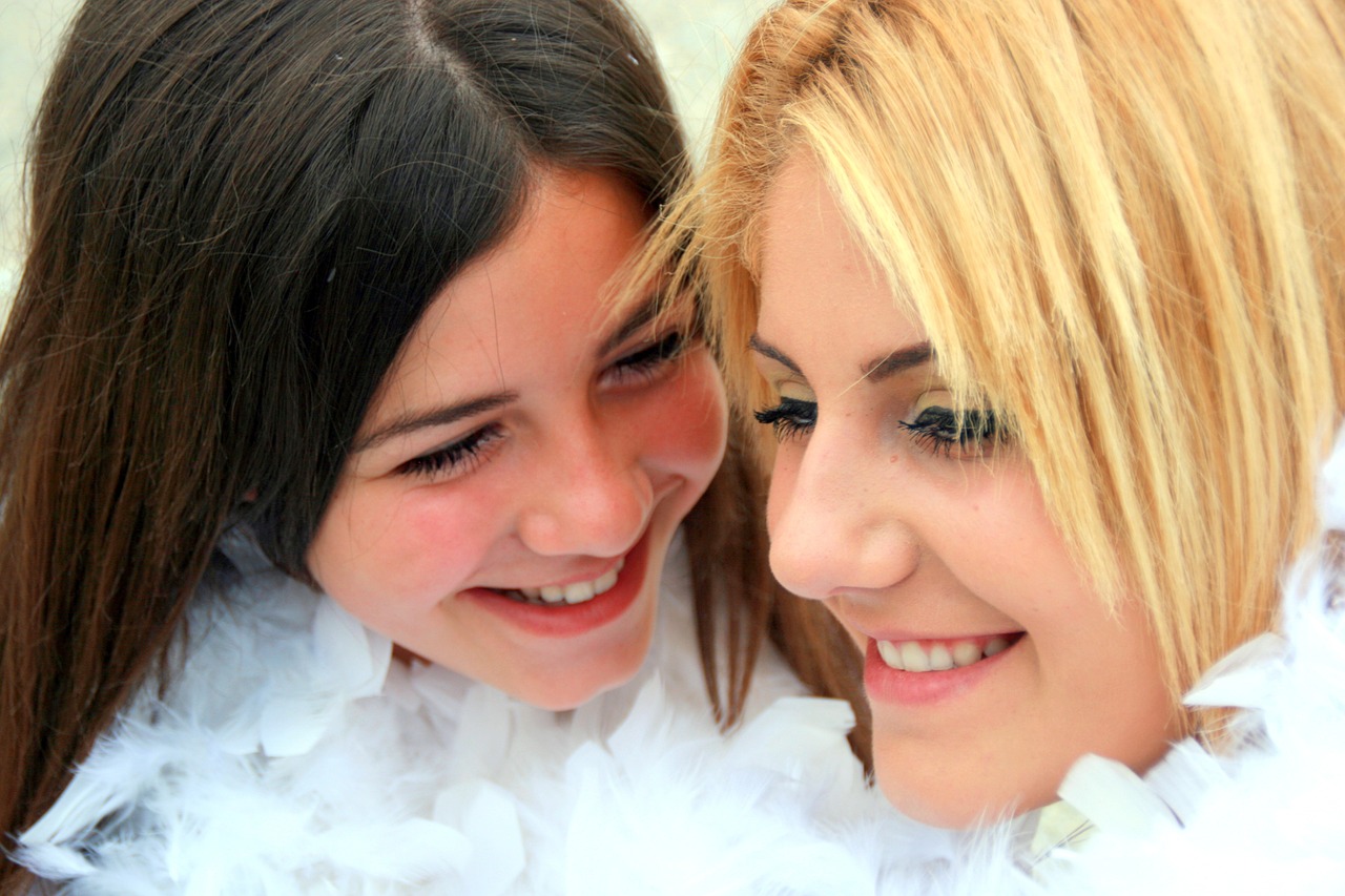 sisters love portrait free photo