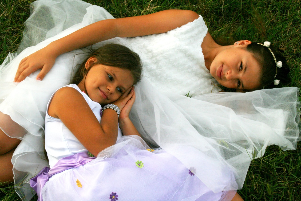 sisters love dress free photo