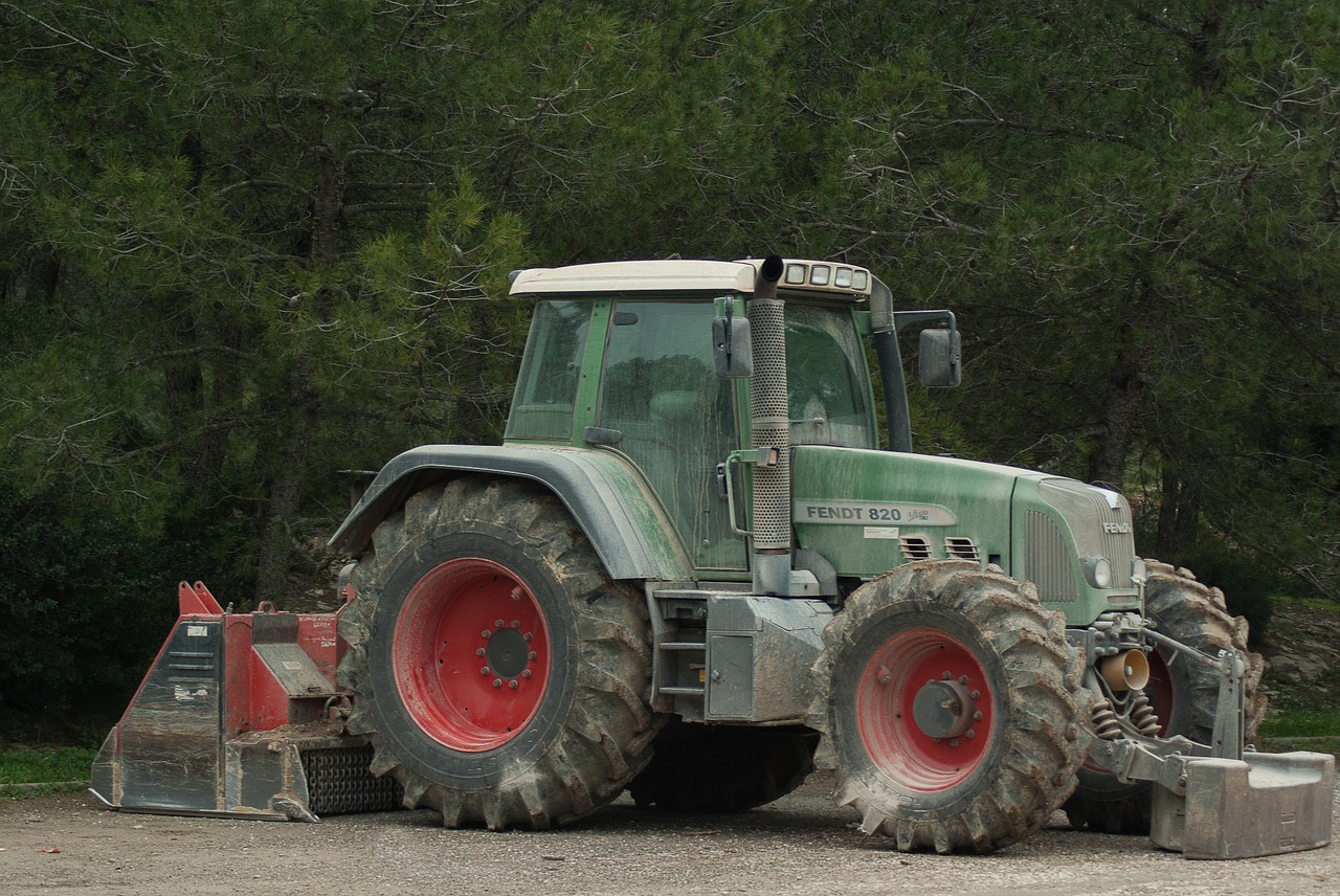 site tractor building free photo