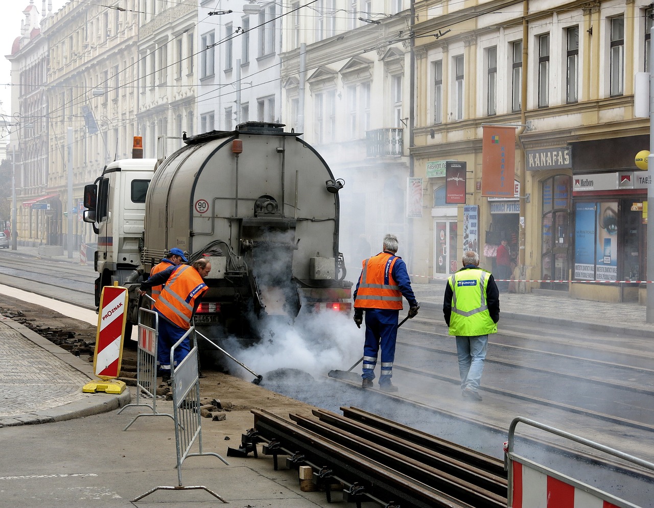 site prague construction workers free photo